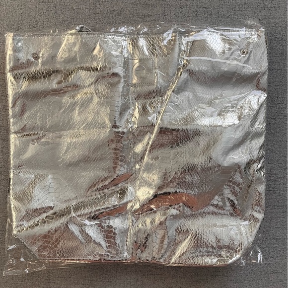 Elizabeth Grant Shiny Metallic Silver Tote Bag textured lined lightweight summer - Picture 4 of 16